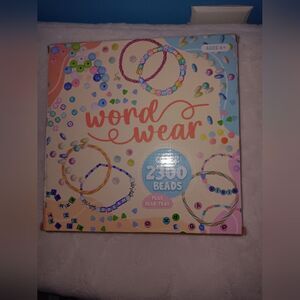 NWOT 2022 Gener8 LLC Word Wear 2300 Pc Beads Jewelry Making Kit